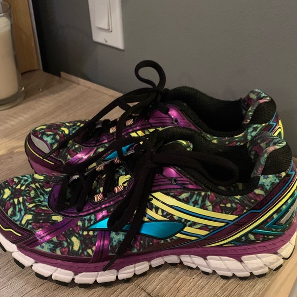 Brooks Shoes - Beautiful Brooks women’s running shoe